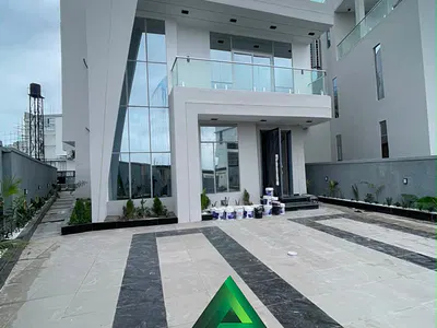 Contemporary 5 Bedroom Fully Detached Duplex + BQ, Pool, Gym, Cinema — Lekki, Lagos
