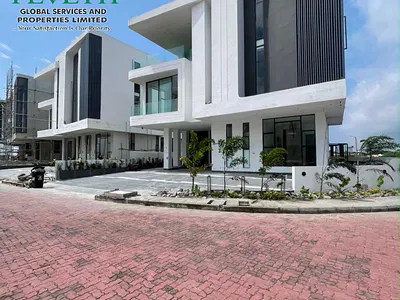 Contemporary 6 Bedroom Fully Detached Duplex+ BQ, Gym, Pool, Cinema — Lekki, Lagos