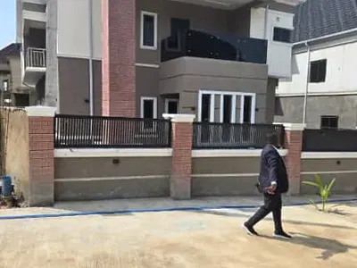 4 Bedroom Fully Detached Duplex — First Plot by the Express Way Airport Road, Sabon Lugbe, Lugbe District, Abuja