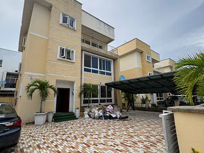 Maintained and Spacious 6 Bedroom Fully Detached Duplex with a BQ — Western Foreshore, Lekki, Lagos