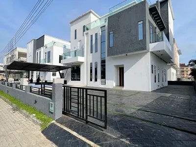Magnificent 5 Bed Fully Detached Duplex with Cinema & Pool — Lekki, Lagos