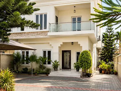 6 Bedroom Detached House with Pool and Gym — Admiralty Way, Lekki Phase 1, Lekki, Lagos