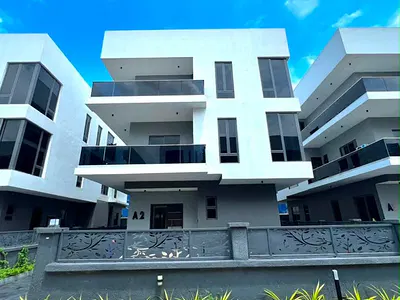 Spacious 6 Bedroom Fully Detached Duplex + 2 BQS. Pool, Gym — Ikoyi, Lagos