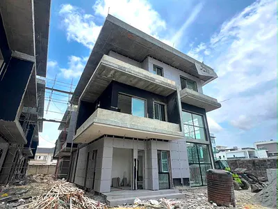 Luxury 5-Bedroom Fully Detached House + BQ, Elevator, Gym, Pool — Ikoyi, Lagos