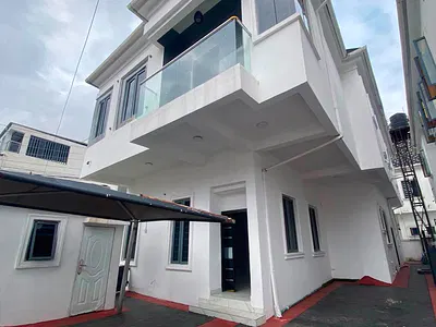 5 Bedroom Fully Detached with BQ, Steady Light in a Secure Estate — Bera Estate, Chevron, Lekki, Lagos