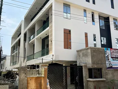 Executive 3 Bedroom Penthouse with Private Elevator, BQ & Laundry Room — Lekki, Lagos