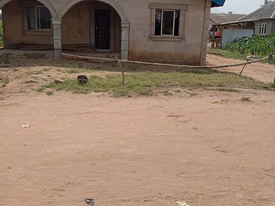 Block of Flats with BQ and Single Rooms — Iyana Egbado Off Lagos-Abeokuta Express Way., Ewekoro, Ogun