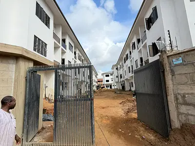 4 Bedroom Terraced Duplex with 24HRS Power, Large Swimming Pool, Gym — Ikeja, Lagos