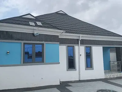 Nice 3 Bedroom Bungalow with 10kva Solar — Adegboyega Close, Hassan Block, Elebu, Ibadan, Oyo