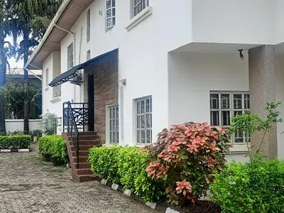 Single Block Self Compound Dwelling Comprising 3 Units of Mordern Flat — Ikoyi, Lagos
