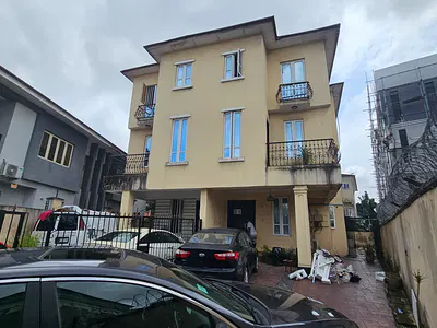 Lovely and Spacious 4 Bedroom Semi-Detached Duplex with BQ — Ikeja GRA, Ikeja, Lagos