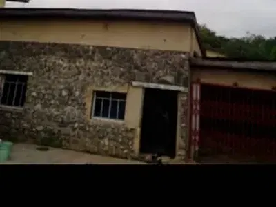 8 Bedroom Detached House — Bibilari Street, Bashorun, Ibadan, Oyo