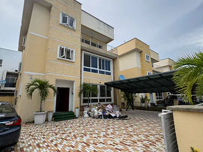 6 Bedroom Detached House with BQ — Lekki, Lagos
