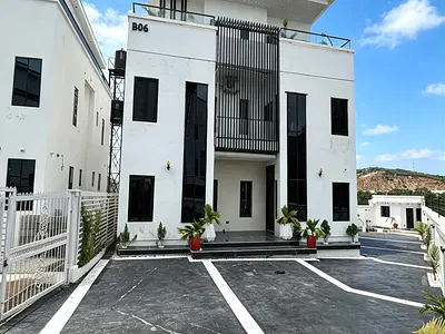 Luxurious 5 Bedroom Duplex with Swimming Pool and Cinema — Guzape, Guzape District, Abuja