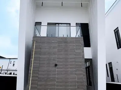 5 Bedroom Fully Detached House with Swimming Pool — Lekki, Lagos
