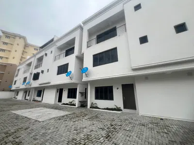 Lovely 5 Bedroom Duplex, Two Floors with Roof Top Lounge — Ikoyi, Lagos