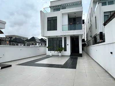 5 Bedroom Detached Duplex with Swimming Pool — Lekki, Lagos
