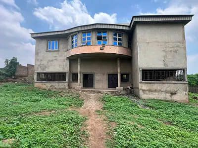 Commercial Property in a Prime Location — Ibadan-Ife Expressway, Onimalu Busstop, Ibadan, Oyo