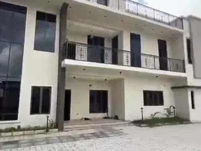6 Bedroom Detached Duplex with BQ — Tarred Road, Guzape District, Abuja