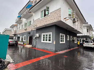 Well-Maintained 2 Bedroom Apartment with Ample Parking Space — Lekki Phase 1, Lekki, Lagos