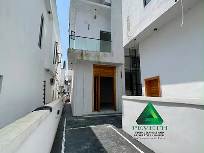 Luxury 5 Bedroom Fully Detached Duplex + BQ, Swimming Pool — Lekki, Lagos
