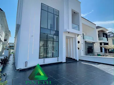 Luxury 5 Bedroom Fully Detached Duplex + BQ, Swimming Pool — Lekki, Lagos