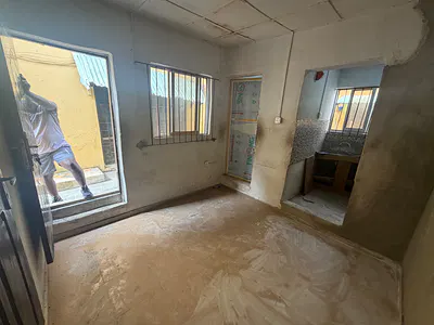 A Room and Parlour Available — Victoria Island (VI), Lagos