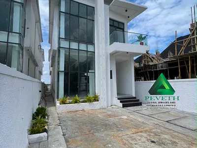 Luxury 5 Bedroom Fully Detached Duplex + BQ, Swimming Pool — Chevron, Lekki, Lagos