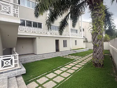 15 Bedroom Detached Mansion — Wuse 2, Abuja