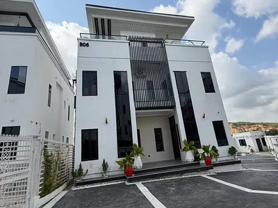 6 Bedroom Detached Duplex with Swimming Pool — Guzape District, Abuja