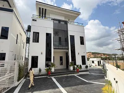 6 Bedroom Detached Duplex+ BQ + S/Pool — Guzape District, Abuja