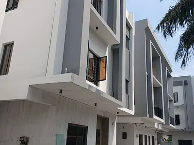 5 Bedroom Detached Duplex with BQ — Surulere, Lagos