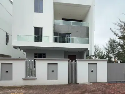 Luxurious Finished 5 Bedroom Fully Detached House with 2 Rooms BQ — Lekki, Lagos