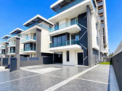 5 Bedroom Detached Duplex with Infinity Pool, Fitted Gym & Elevator — Banana Island, Ikoyi, Lagos