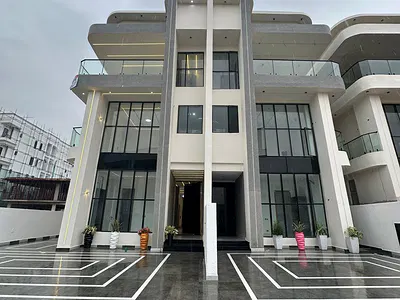 Magnificent 5 Bedroom Fully Detached Duplex with a BQ, Pool, Cinem — Lekki, Lagos