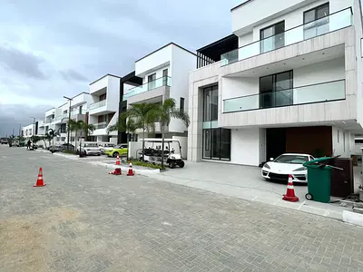 5 Bedroom Detached Duplex with Swimming Pool — Lekki, Lagos