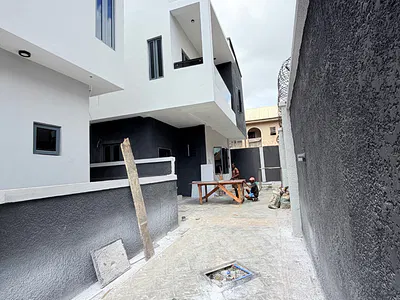 Lovely Built 4 Bedroom Fully Detached Duplex with a BQ — Magodo, Lagos