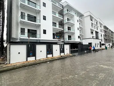 3 Bed Apartments with S/Pool, Elevator, Gym, Laundry and Reception — Lekki Phase 1, Lekki, Lagos