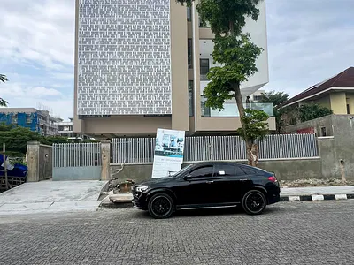 5 Bedroom Detached Home with Pool — Ikoyi, Lagos