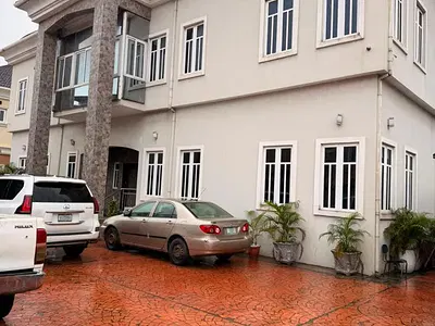 6 Bedroom Detached House with Swimming Pool — Ikeja, Lagos
