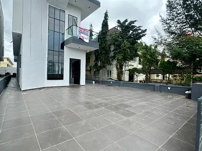 6 Bedroom Detached Duplex with Swimming Pool — Lekki, Lagos