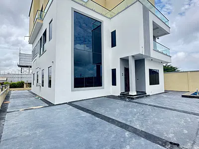 5 Bedroom Detached Duplex — Lekki, Lagos