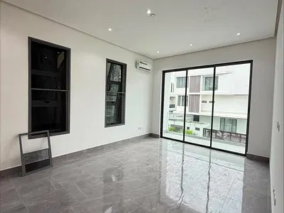 Luxurious 5 Bedroom Detached Duplex with Pool 2 BQS — Ikoyi, Lagos