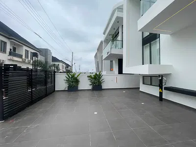 5 Bedroom Detached Home — Lekki, Lagos