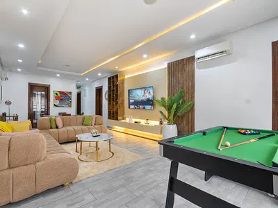 Luxury 2 Bedroom Apartment with Snooker, PS5, and Pool — Lekki, Lagos