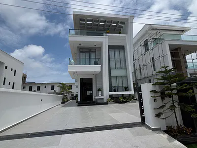 Luxury 5 Bedroom Fully Detached House with Pool and Gym — Lekki, Lagos