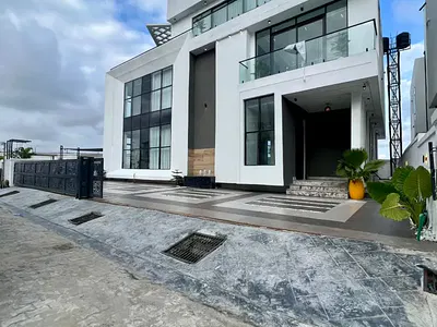 5 Bedroom Detached with Elevator, Gym, Swim Pool, Office — Lekki, Lagos