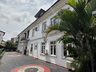 Spacious 5 Bedroom Semi Detached Duplex with a BQ!!! — Ikoyi, Lagos