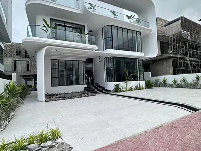 5 Bedroom Detached Duplex with Swimming Pool — Lekki, Lagos