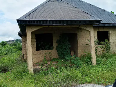 2 Units of Two Bedroom Flats and 2 Units of One Bedroom Flats — Behind Alabiyamo Church and Mountain, Off Irese Road., Akure, Ondo
